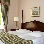 Dwor 4*