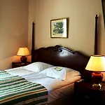 Dwor 4*