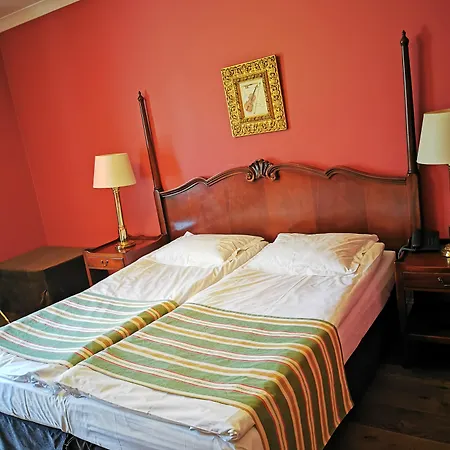 Dwor 4*
