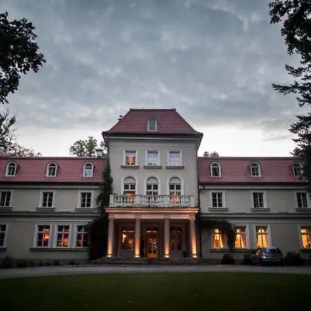 Szálloda Dwor Sieraków