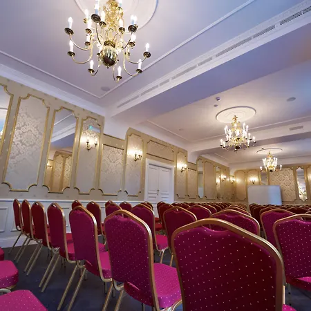 Hotel Dwor Sieraków