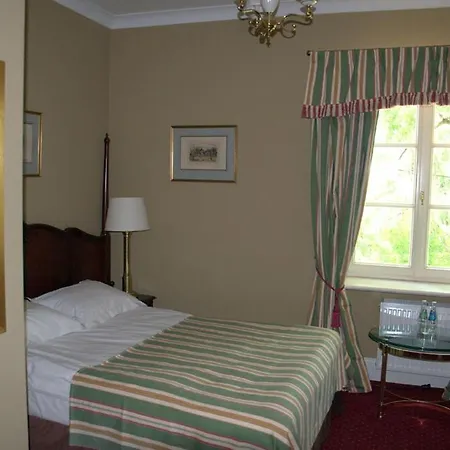 Dwor 4*