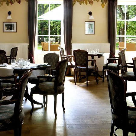 Dwor فندق Sieraków