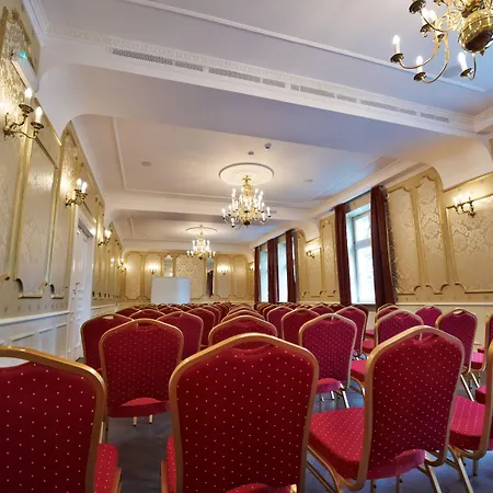Hotel Dwor Sieraków