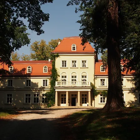 فندق Dwor Sieraków